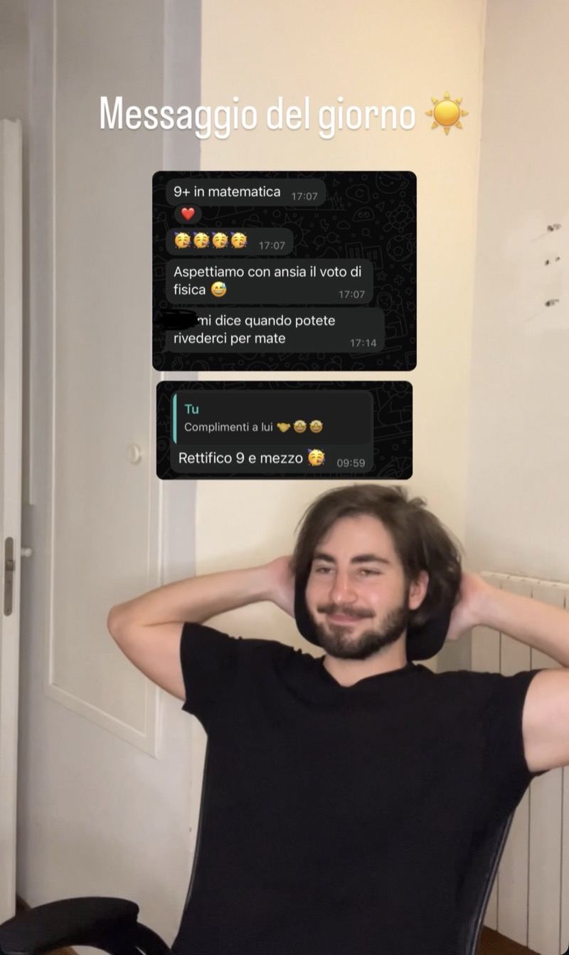 Chat WhatsApp con un genitore: 9 e mezzo in matematica, in attesa del voto di fisica dopo le ripetizioni