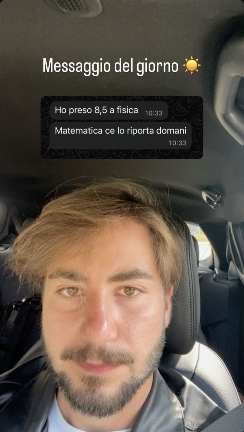 Studente racconta di aver preso 8,5 a fisica e aspetta il voto di matematica dopo le ripetizioni