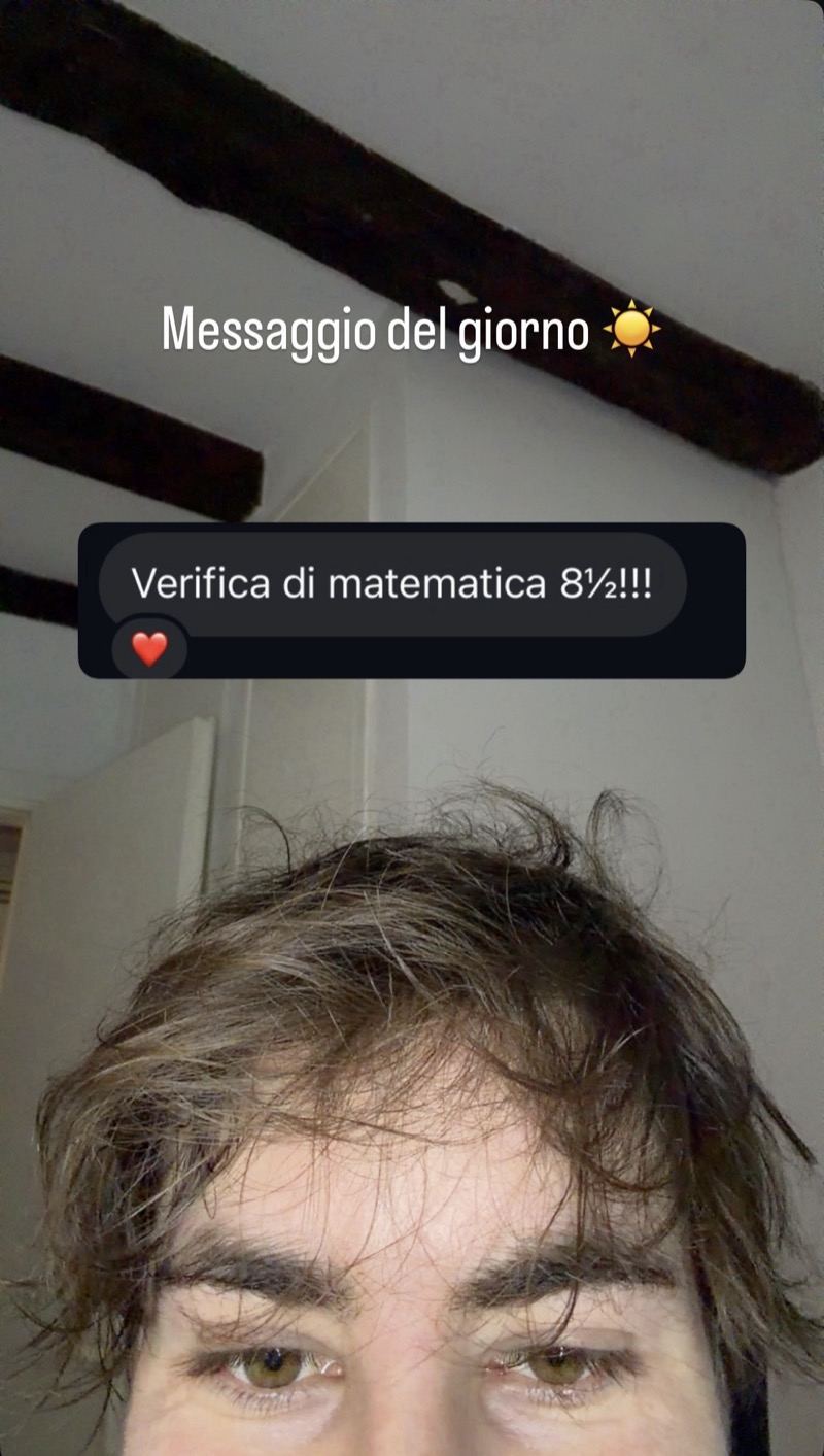 Storia Instagram di Mr. Pitagora: uno studente scrive entusiasta di aver preso 8 e mezzo alla verifica di matematica