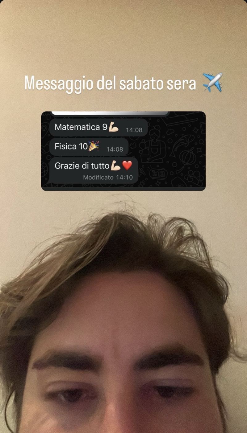 Messaggio del sabato sera: studente scrive matematica 9 e fisica 10, ringraziando Federico per le lezioni
