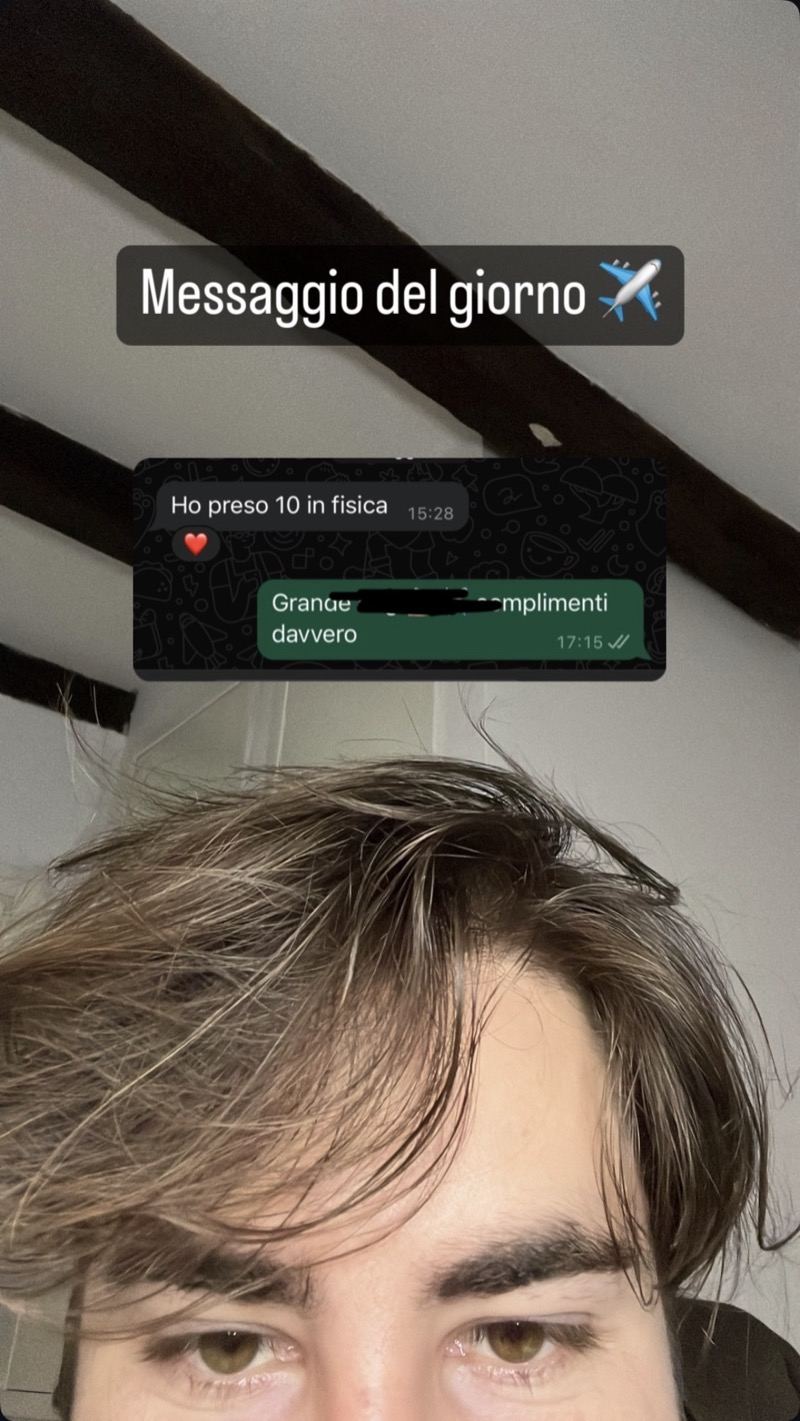 Studente comunica un 10 in fisica a Federico, che risponde con grandi complimenti nella storia Instagram