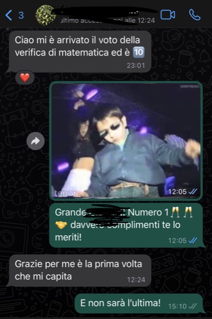 Chat WhatsApp in cui uno studente annuncia un 10 in matematica dopo le ripetizioni con Federico