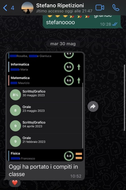 Pagella di Stefano condivisa su WhatsApp con medie alte in informatica, matematica e fisica dopo le lezioni